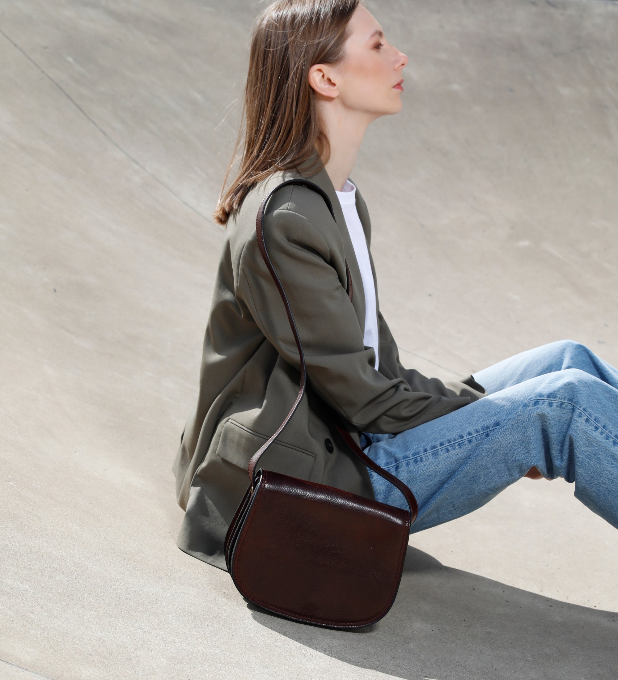 Women’s Full-Grain Leather Messenger Bag – Moonfleet