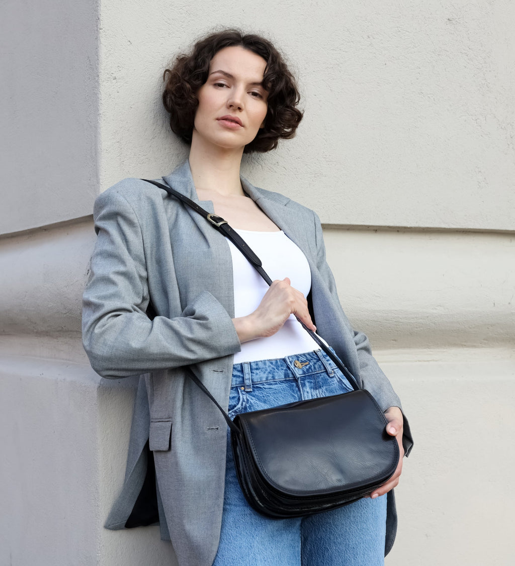 Women’s Full-Grain Leather Messenger Bag – Moonfleet