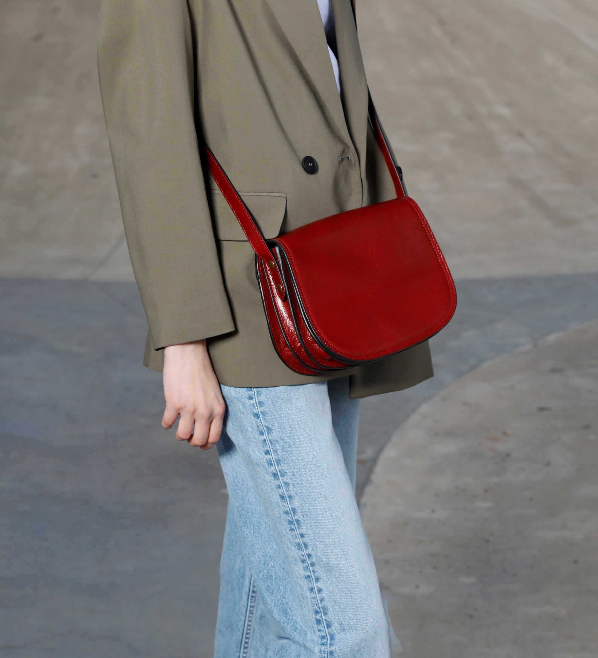 Full-Grain Leather Messenger Bag – Moonfleet