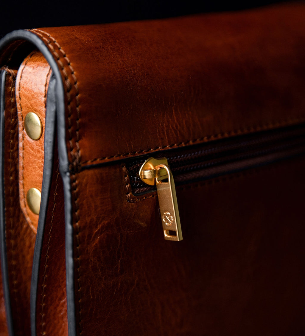 Full-Grain Leather Messenger Bag – Moonfleet